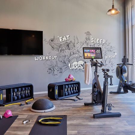 Moxy Cologne Muelheim Hotel Bagian luar foto