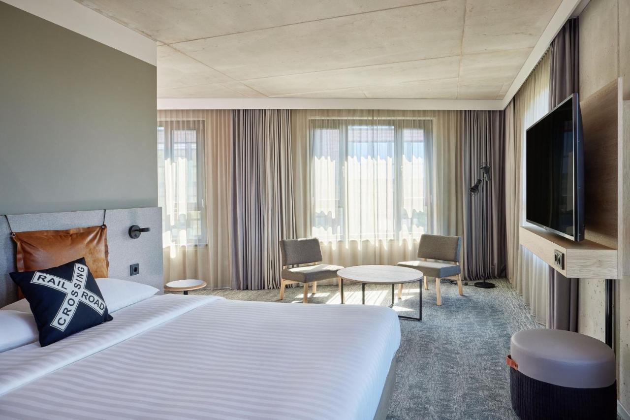 Moxy Cologne Muelheim Hotel Bagian luar foto