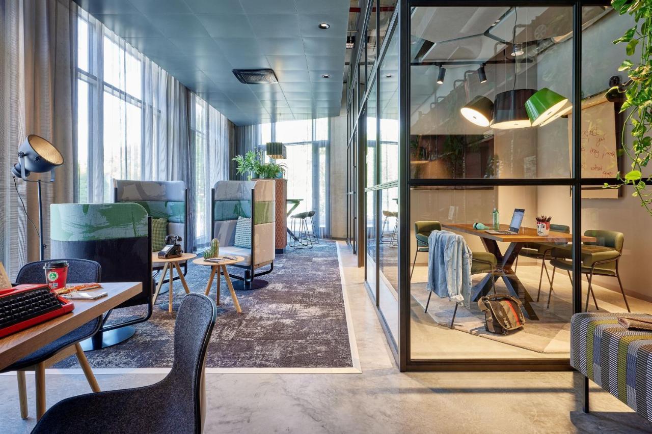 Moxy Cologne Muelheim Hotel Bagian luar foto