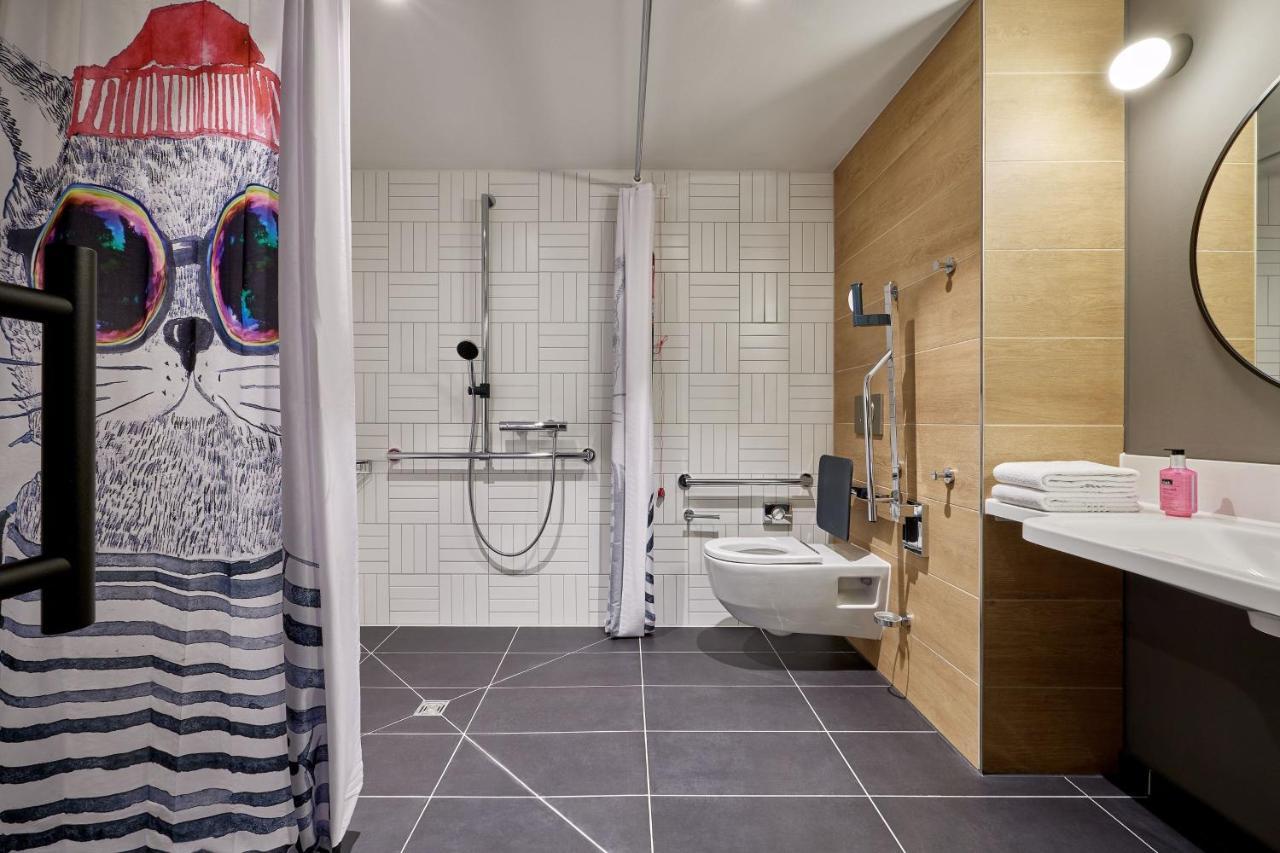 Moxy Cologne Muelheim Hotel Bagian luar foto