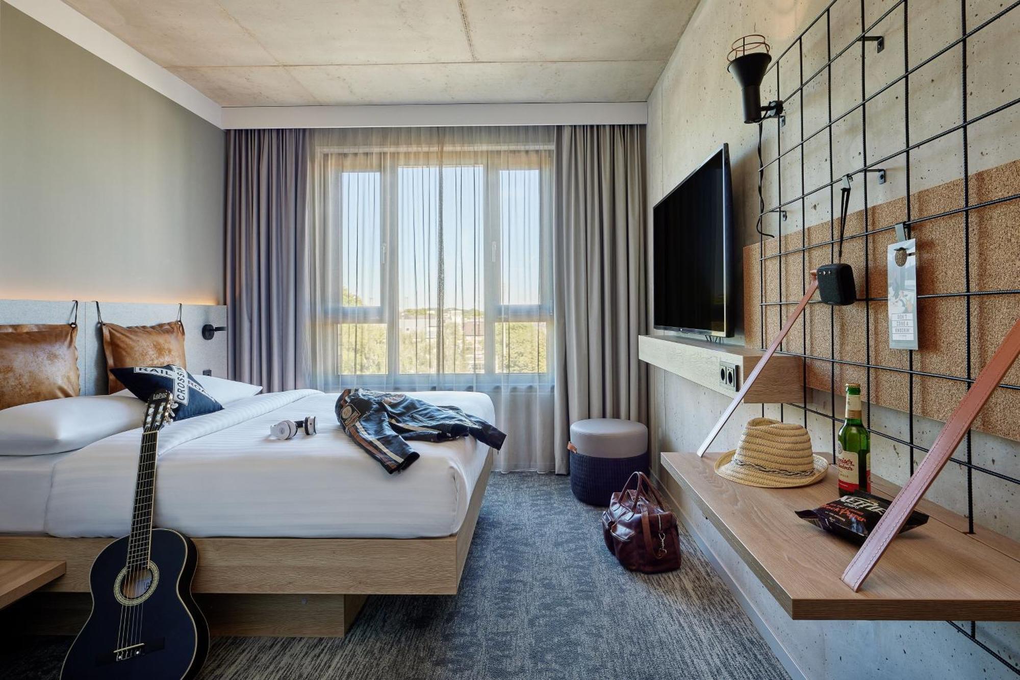 Moxy Cologne Muelheim Hotel Bagian luar foto
