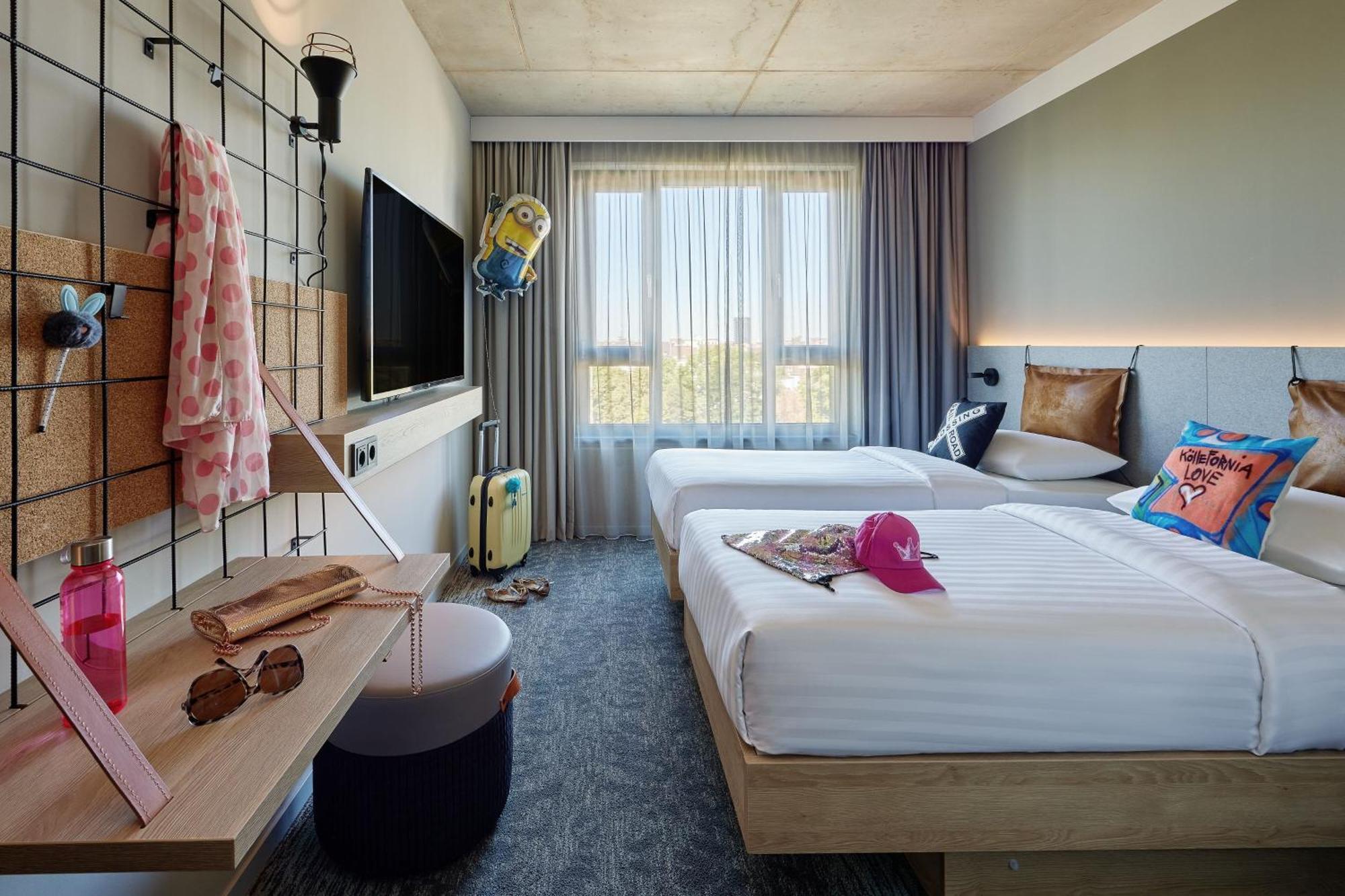 Moxy Cologne Muelheim Hotel Bagian luar foto